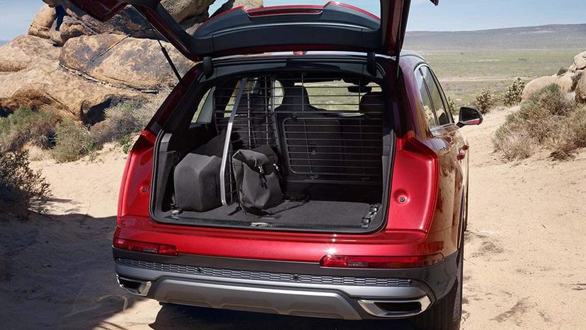 Audi Q7 2022-2023 Interior image 15