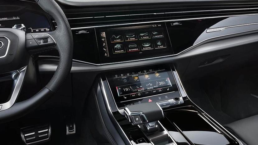 Audi Q7 2022-2023 Interior image 13