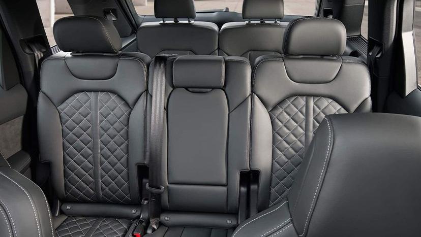 Audi Q7 2022-2023 Interior image 6