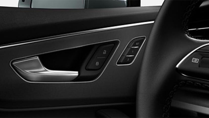 Audi Q7 2022-2023 Interior image 7