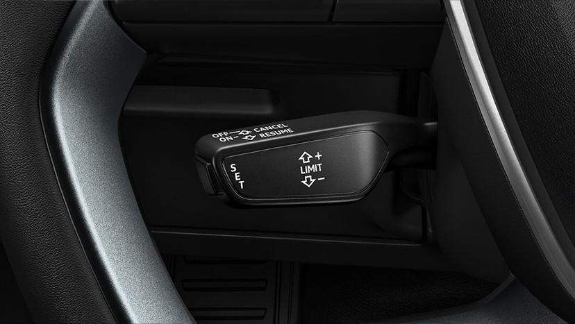 Audi e-tron Interior image 11