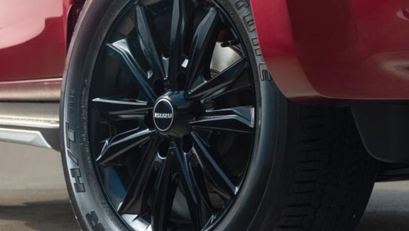 Isuzu V-Cross Exterior image 9