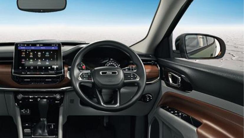 Jeep Compass Interior image 15