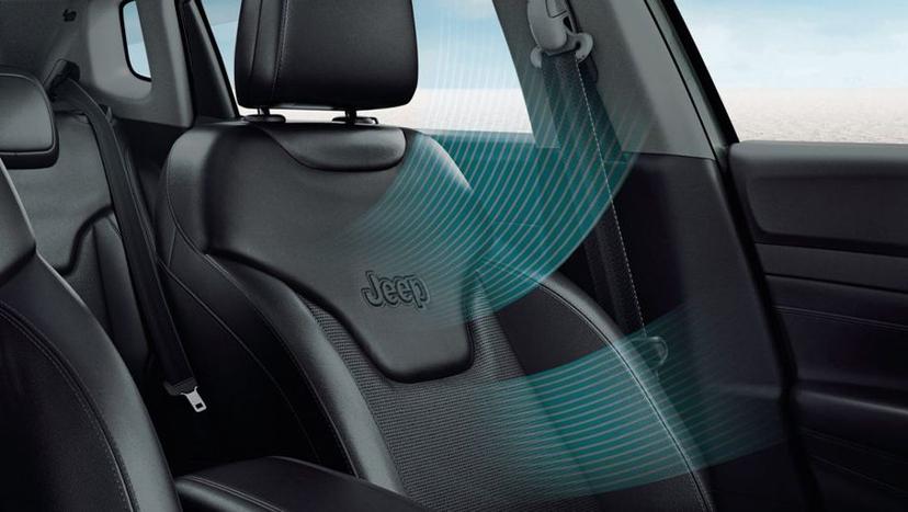 Jeep Compass Interior image 14