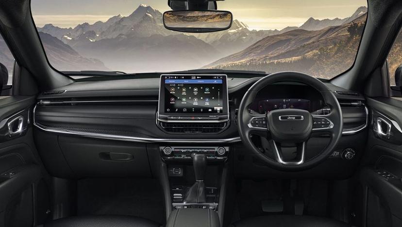 Jeep Compass Interior image 21