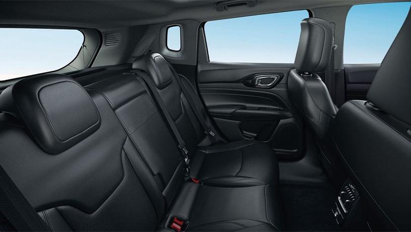 Jeep Compass Interior image 7