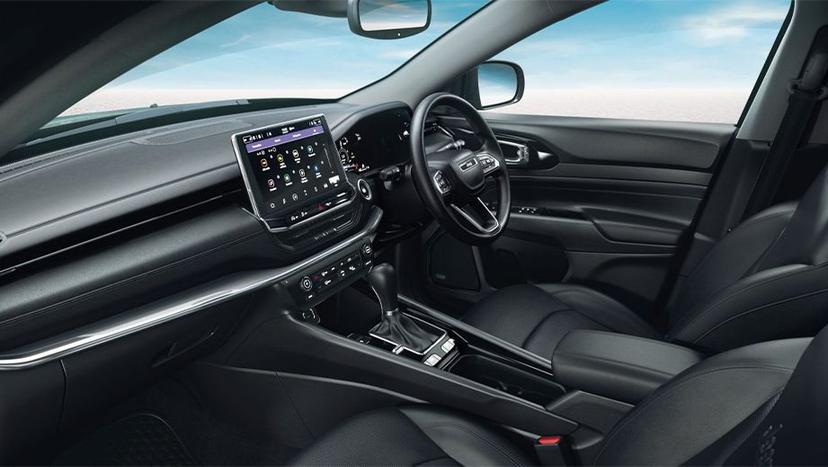Jeep Compass Interior image 9
