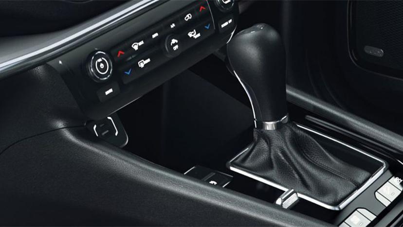 Jeep Compass Interior image 13