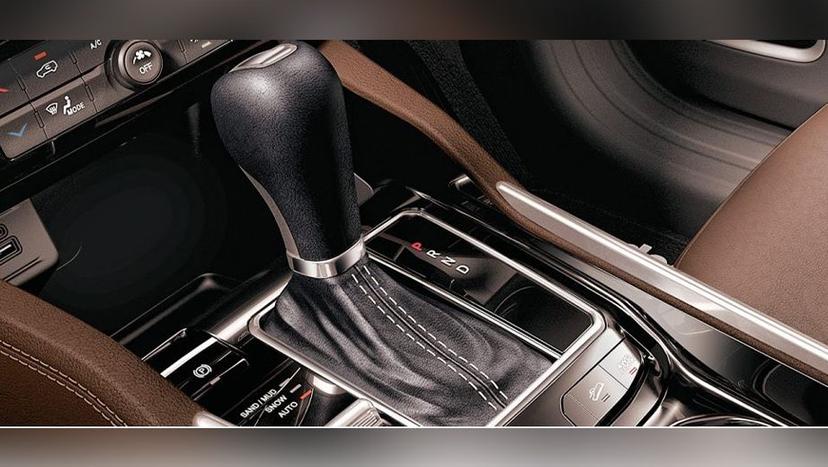 Jeep Meridian 2022-2023 Interior image 9