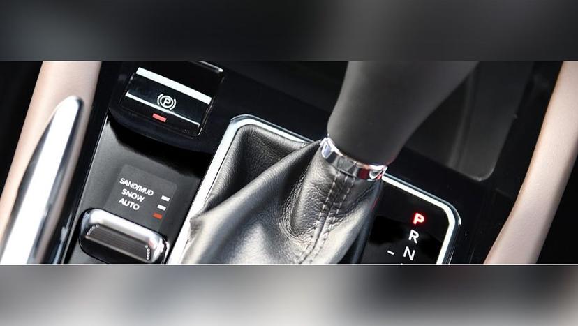 Jeep Meridian 2022-2023 Interior image 6