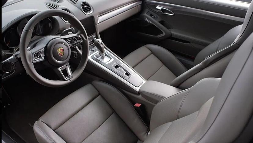 Porsche 718 Interior image 4