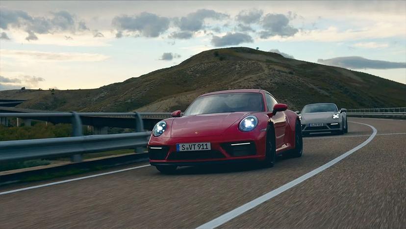 Porsche 911 Exterior image 8