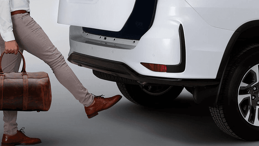 Toyota Fortuner Legender Exterior image 17